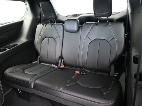 New 2026 Chrysler Pacifica Select w/ S Appearance Package image 30