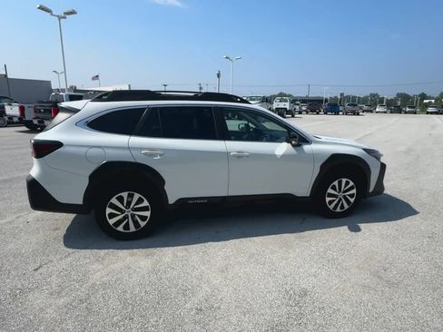 Used 2023 Subaru Outback Premium image 9