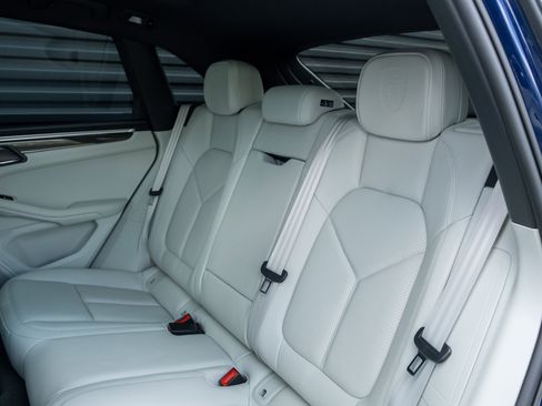 Certified 2022 Porsche Macan S AWD/4WD image 40