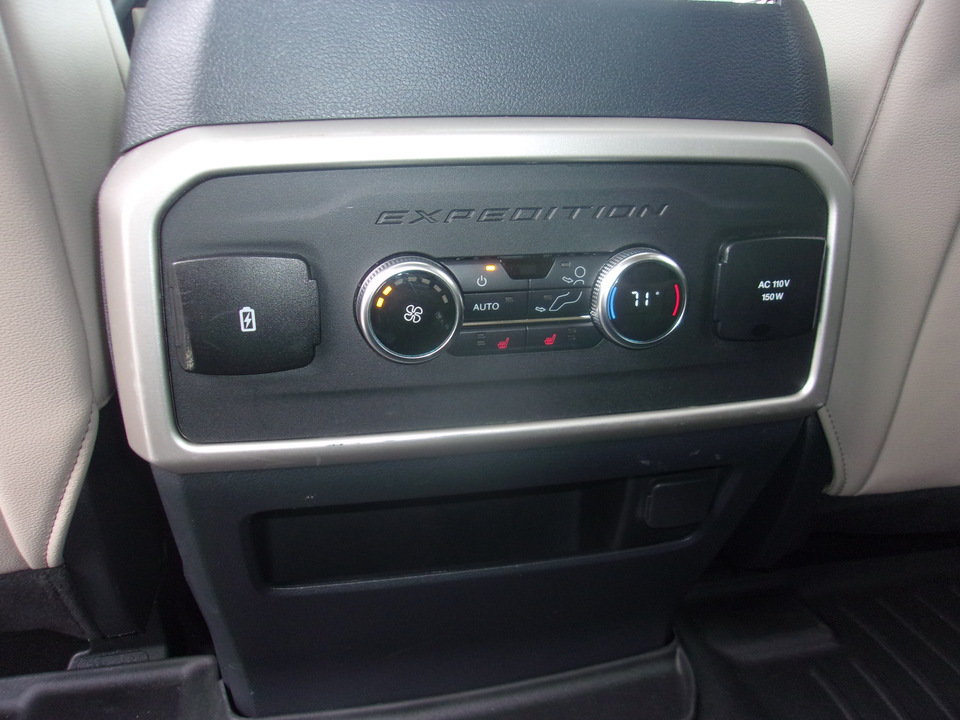 Used 2022 Ford Expedition Limited AWD/4WD image 23