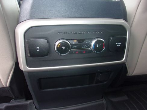 Used 2022 Ford Expedition Limited AWD/4WD image 23