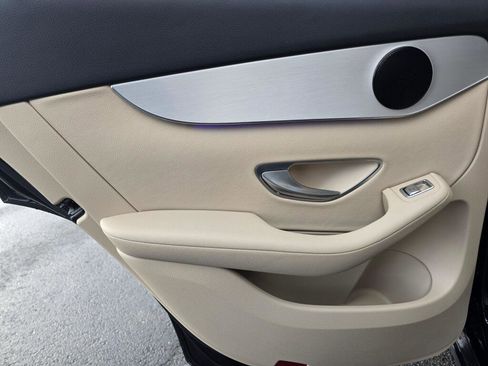 Used 2022 Mercedes-Benz GLC 300 image 19