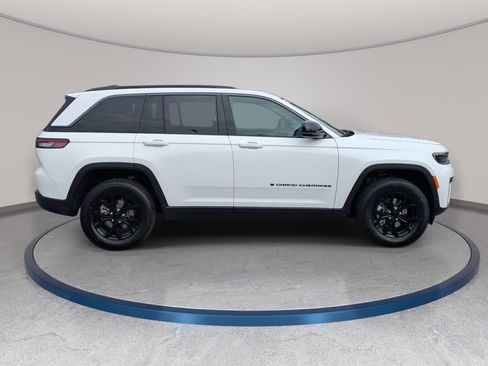 New 2026 Jeep Grand Cherokee Altitude AWD/4WD image 4