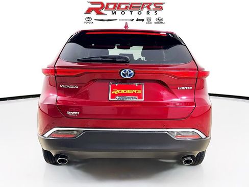 Certified 2023 Toyota Venza Limited image 7