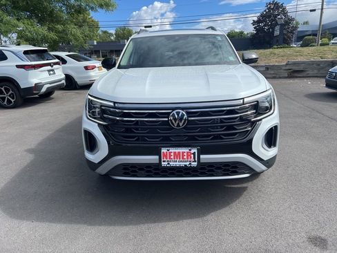 New 2026 Volkswagen Atlas Peak Edition AWD/4WD image 2