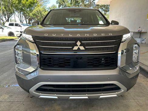 Used 2023 Mitsubishi Outlander SE FWD image 12