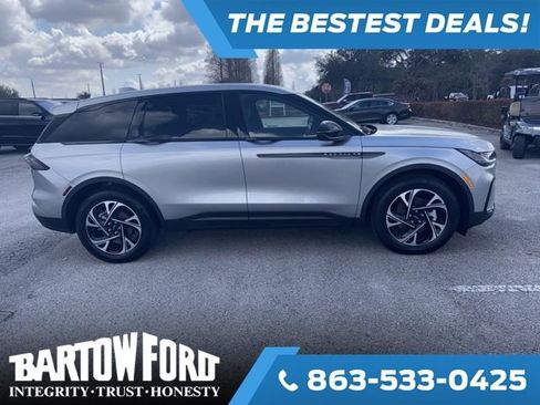 Used 2025 Lincoln Nautilus Premier w/ Jet Appearance Package image 4