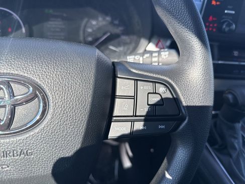 Used 2024 Toyota Sienna LE image 18