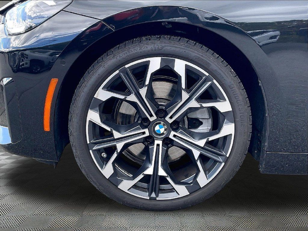 Used 2025 BMW 230i Coupe w/ M Sport Package RWD image 7