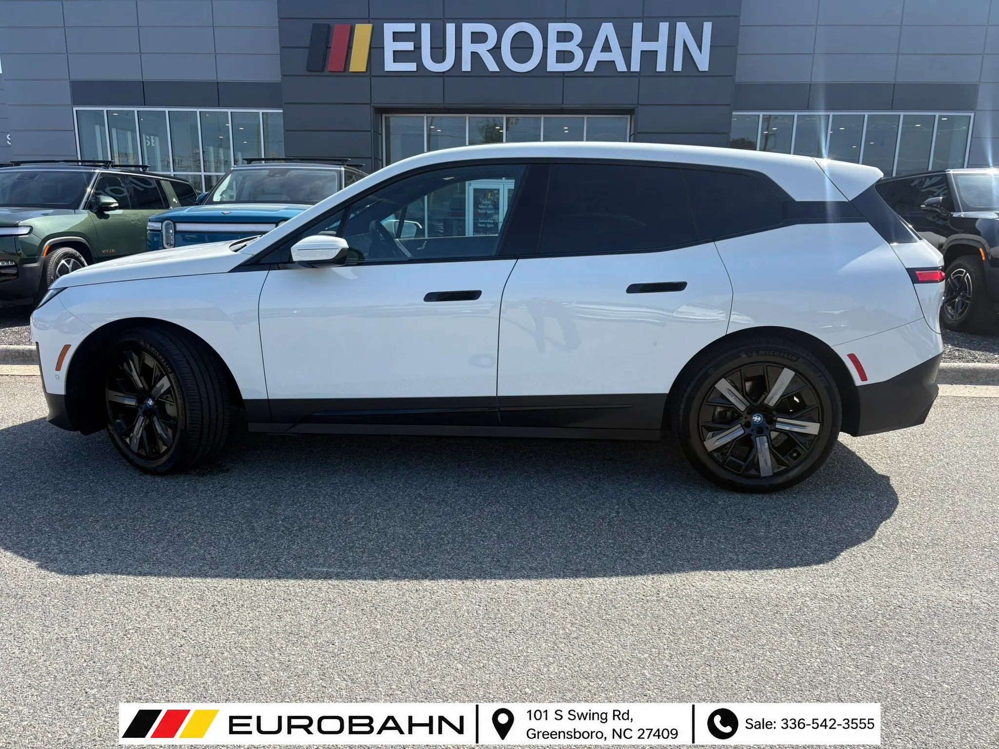 Used 2024 BMW iX xDrive50 AWD/4WD image 2