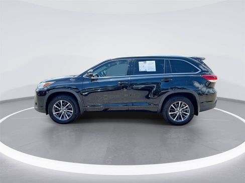Used 2018 Toyota Highlander XLE AWD/4WD image 5