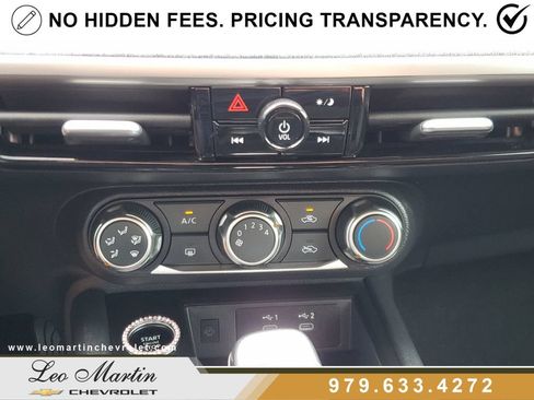 Used 2025 Nissan Kicks SV FWD image 21