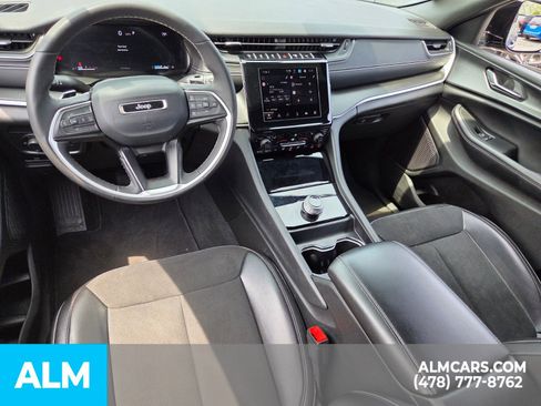 Used 2024 Jeep Grand Cherokee Altitude AWD/4WD image 9