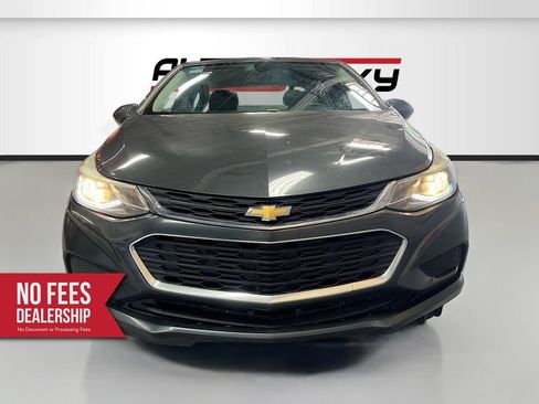 Used 2018 Chevrolet Cruze LT FWD image 2