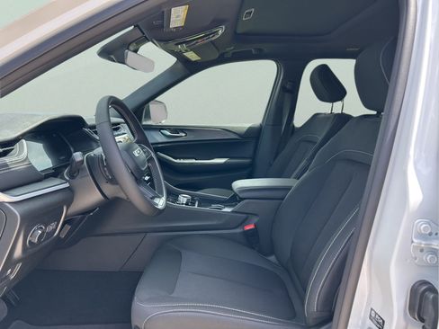 New 2026 Jeep Grand Cherokee Laredo X RWD image 9