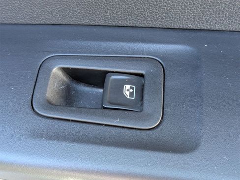 Used 2022 Volkswagen Taos SEL image 37