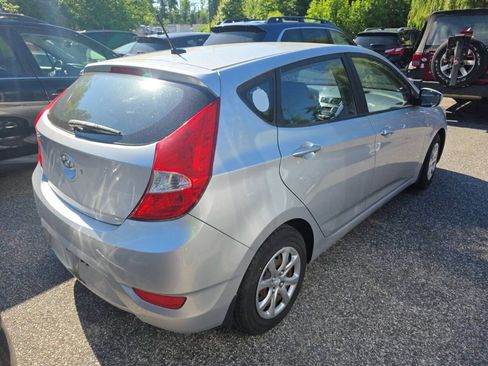 Used 2013 Hyundai Accent GS FWD image 2