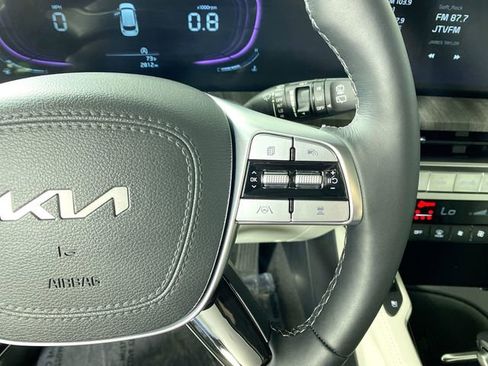 Used 2025 Kia Telluride EX w/ EX Captain's Chair Package image 14