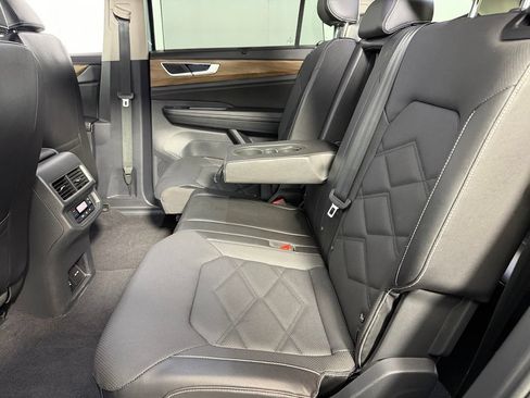 Used 2024 Volkswagen Atlas SE FWD image 26