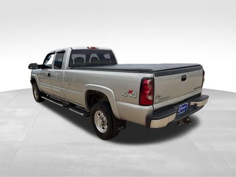 Used 2004 Chevrolet Silverado 2500 LS w/ Heavy-Duty Power Package AWD/4WD image 4