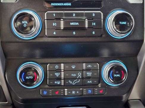 Used 2020 Ford F250 Platinum w/ FX4 Off-Road Package AWD/4WD image 19