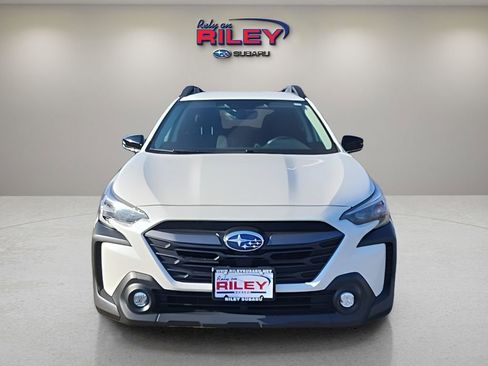 Used 2023 Subaru Outback Premium image 12