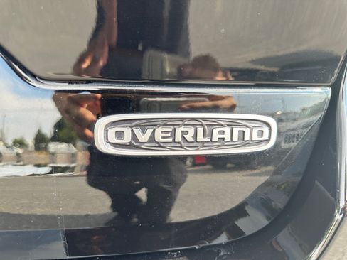Used 2024 Jeep Grand Cherokee Overland w/ Luxury Tech Group IV AWD/4WD image 30