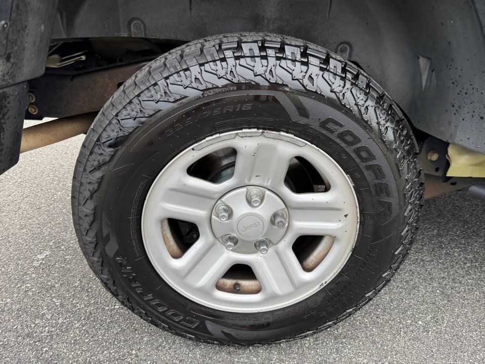 Used 2013 Jeep Wrangler Unlimited Sport w/ Connectivity Group AWD/4WD image 27
