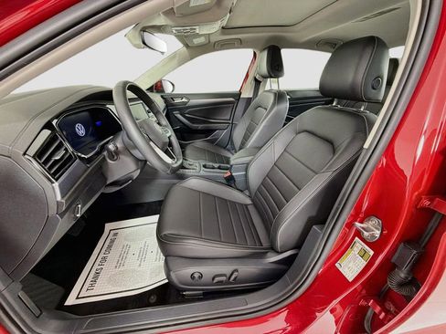 Certified 2023 Volkswagen Jetta SE w/ Panoramic Sunroof Package FWD image 20