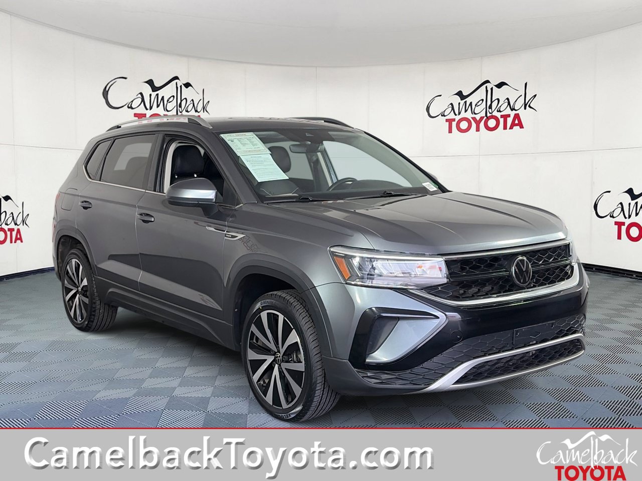 Used 2024 Volkswagen Taos SE FWD image 1