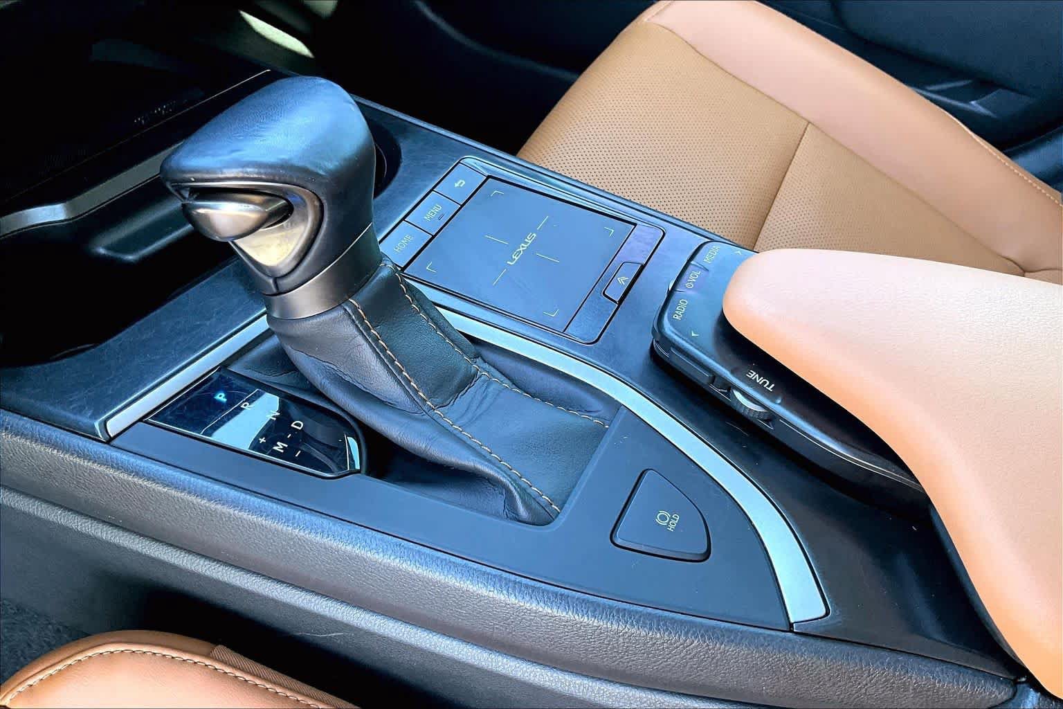 Used 2019 Lexus UX 200 w/ Premium Package FWD image 15