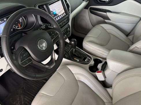 Used 2022 Jeep Cherokee Latitude Lux w/ Mopar Interior Package AWD/4WD image 11