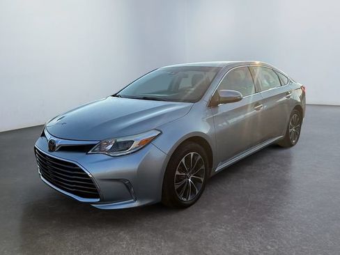 Used 2018 Toyota Avalon XLE FWD image 1