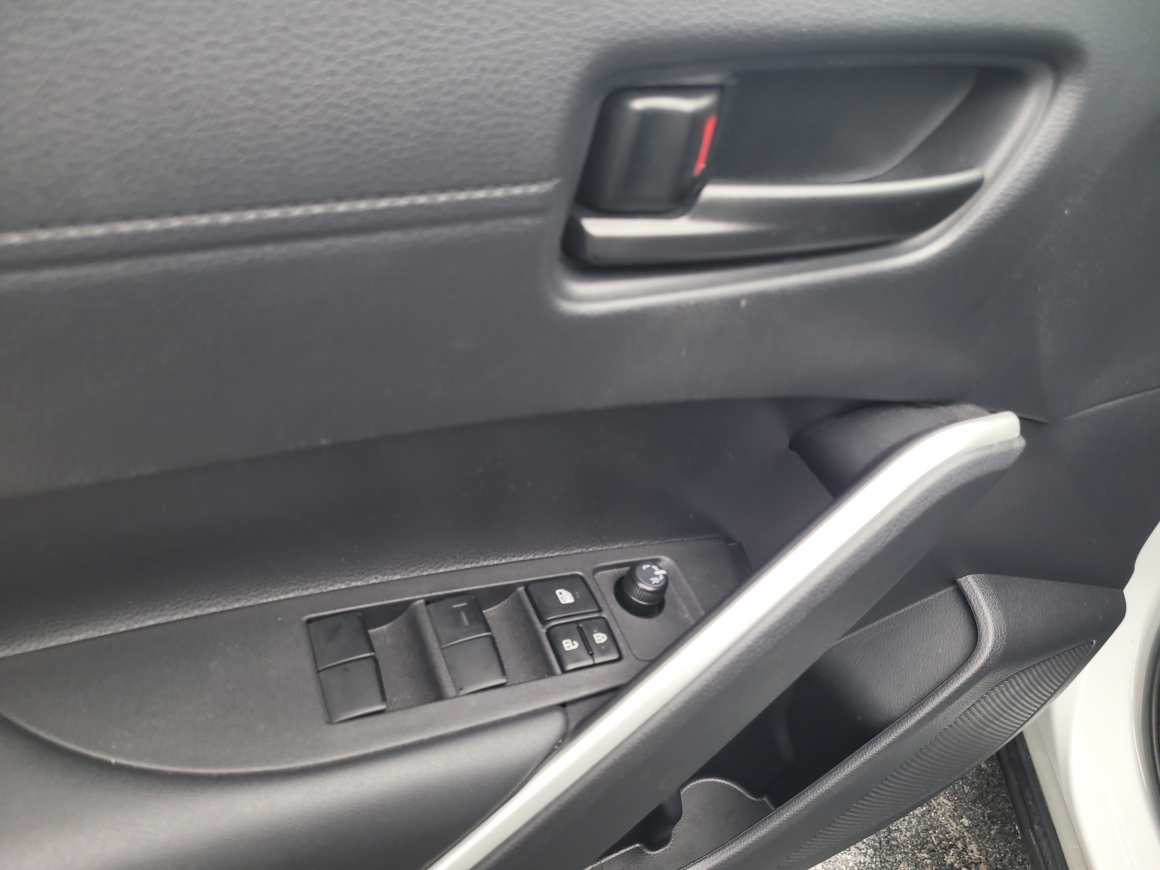 Certified 2025 Toyota Corolla Cross LE FWD image 18