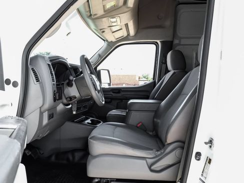 Used 2019 Nissan NV 2500 SV RWD image 3
