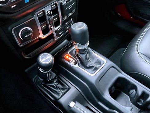 Used 2023 Jeep Wrangler Unlimited Sahara w/ Cold Weather Group image 29