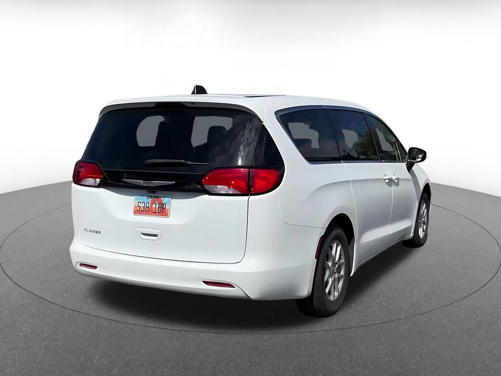 Used 2023 Chrysler Voyager LX FWD image 13
