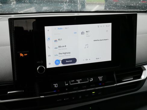 Certified 2025 Toyota Sienna LE FWD image 22