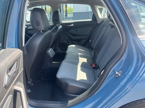 Used 2025 Volkswagen Jetta SE FWD image 18