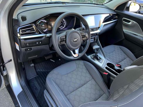 Used 2020 Kia Niro LX FWD image 3