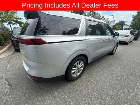 Certified 2022 Kia Carnival LX FWD image 6