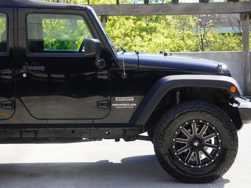 Used 2016 Jeep Wrangler Unlimited Sport w/ Max Tow Package AWD/4WD image 27