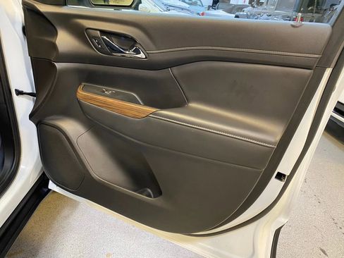 Used 2022 GMC Acadia SLE image 29