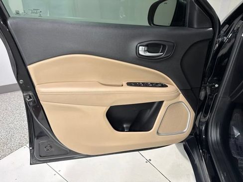 Used 2018 Jeep Compass Sport FWD image 8