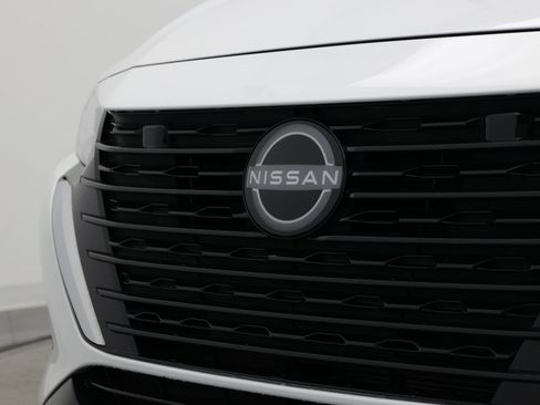 Used 2025 Nissan Sentra SV FWD image 10