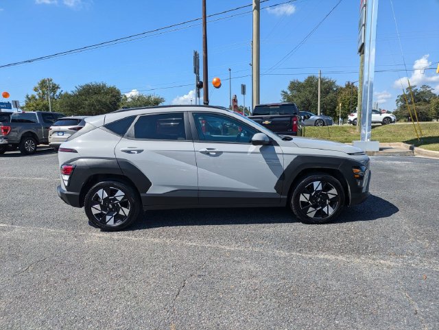 Used 2025 Hyundai Kona SEL FWD image 4