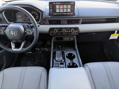 New 2025 Honda Pilot Touring image 15