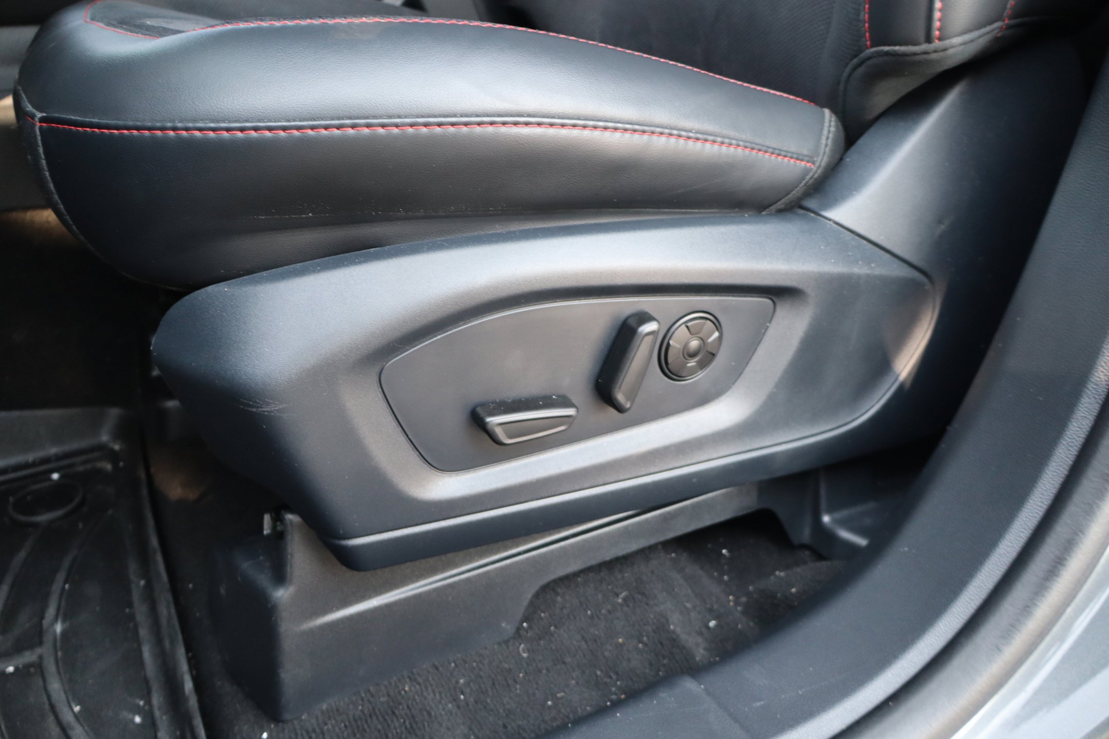 Certified 2025 Ford Explorer ST AWD/4WD image 15