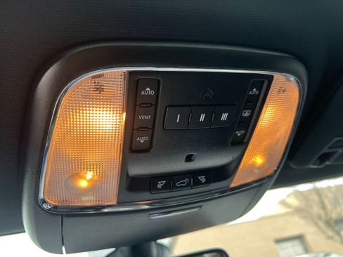 Used 2020 Jeep Grand Cherokee Limited w/ Luxury Group II image 27