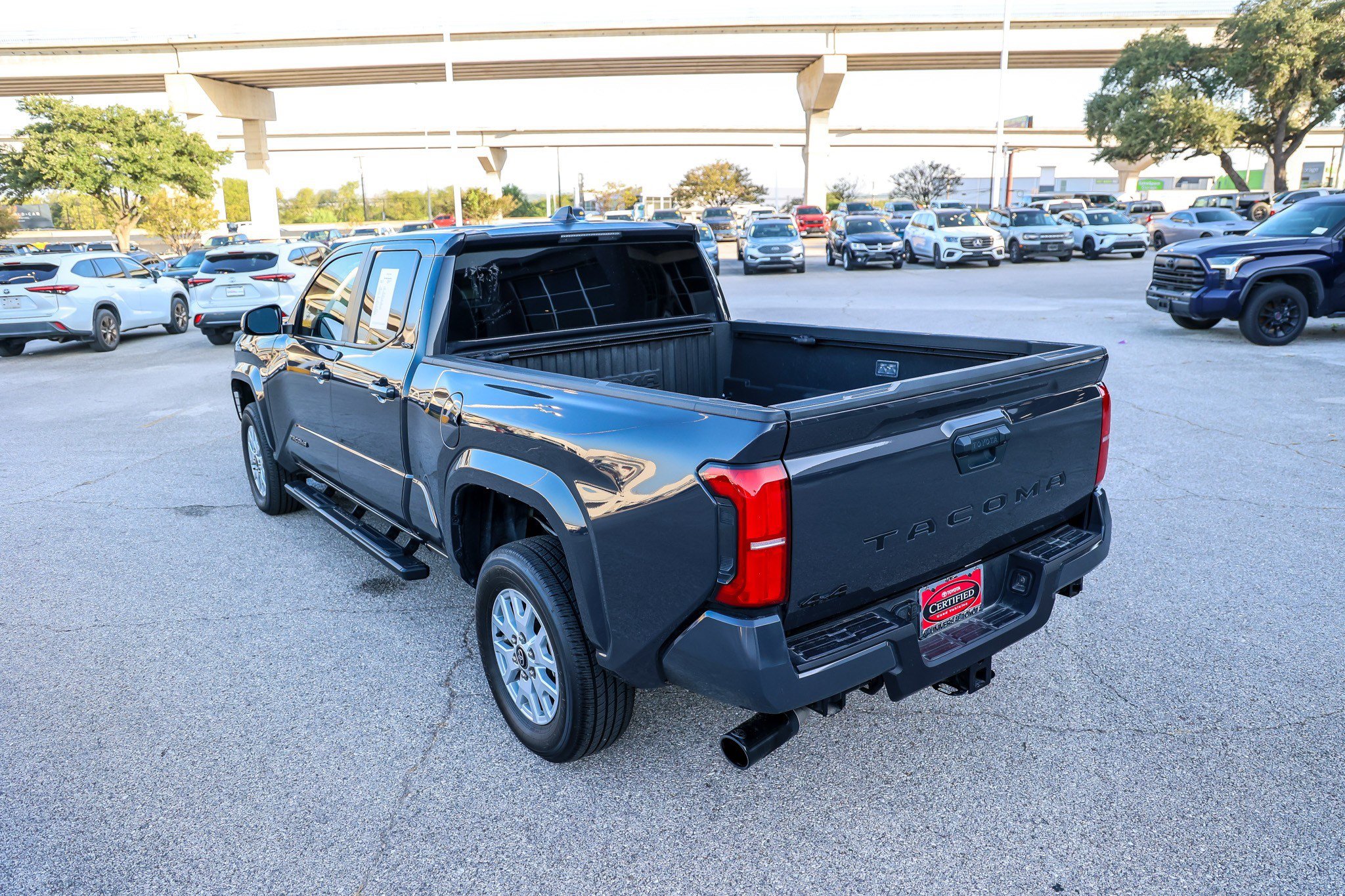 Certified 2025 Toyota Tacoma SR5 AWD/4WD image 9
